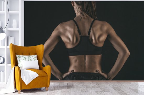 Papier peint photo vinyle - Le dos et les épaules d'une femme qui pratique clairement le fitness largeur 390 cm x hauteur 260 cm - Tirage photo sur papier peint (disponible en 7 tailles)