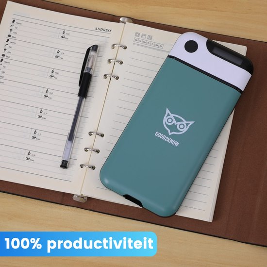 Groene telefoonkluis op een open notitieboek met pen, met de tekst 100% productiviteit.
