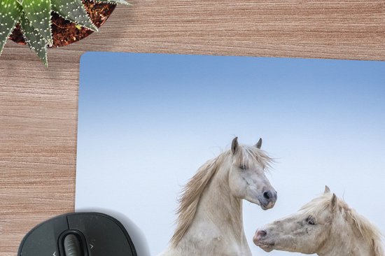 Muismat XXL 60x60 cm - Bureau onderlegger - Bureau mat Twee paarden in het water in Camargue - Bureaumat - Gaming mousepad xl - Bureaulegger groot - Computer deskmat