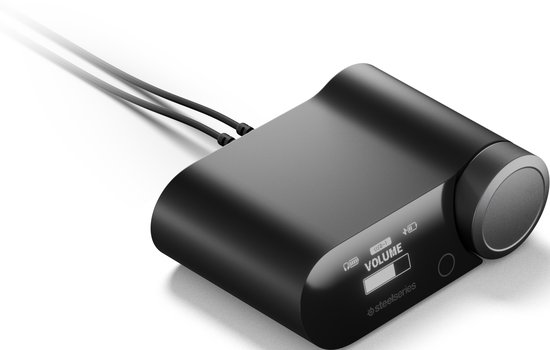 Zwart Steelseries basisstation met volumeknop en display, op zwarte achtergrond.