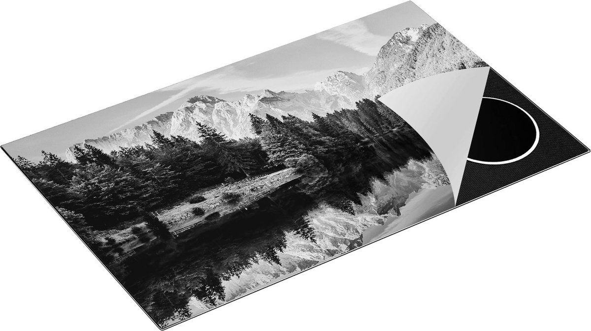 Chefcare Inductie Beschermer Meer met Weerspiegeling van de Bergen - Zwart Wit - 85x55 cm - Afdekplaat Inductie - Kookplaat Beschermer - Inductie Mat