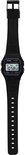 Zwarte Casio F-91W digitale horloge, plat gelegd met de wijzerplaat omhoog, met zwarte band.