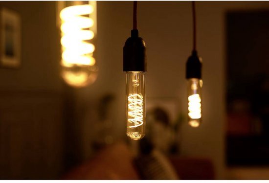 Benson Dimbare Filament Retro Led Lamp - 4 Watt. - Warmwit 2200K - E27 Benson Dimbare Filament Retro Led Lamp - 4 Watt. - Warmwit 2200K - E27