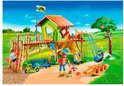 Playmobil speeltuin met huisje, klimmuur, schommel, glijbaan, scooter, bankje en oranje krokodillenwip.