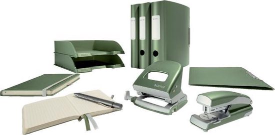 Groene Leitz kantoorspullen: mapjes, nietmachine, perforator, notitieboek en pen.