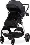 Zwarte kinderwagen met zilverkleurig frame en grote kap.