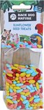 Een verpakking met Back Zoo Nature Sunflower Seed Treats, met afbeeldingen van hamsters en parkieten op de kaart. De zak bevat veelkleurige, ovale snoepjes in geel, rood, lichtblauw en roze.