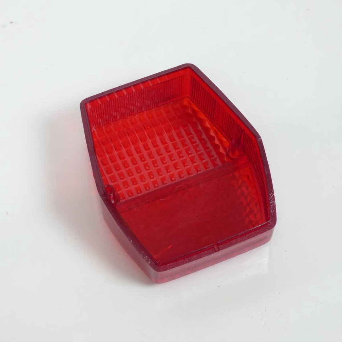 Cabochon feu arrière pour mobylette cyclomoteur 50 P-628AR / F.B.2175 F.B.2176