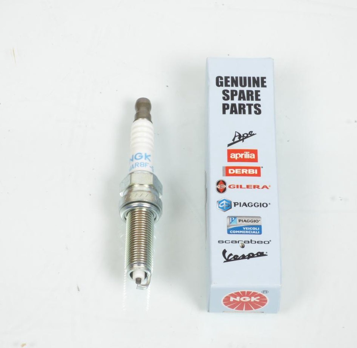 Bougie d'allumage LMAR8F-9 887016 pour moto Moto Guzzi 1400 California 2012-2020