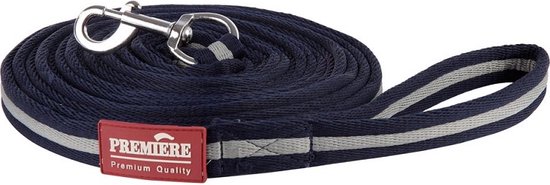 Donkerblauwe longeerlijn opgerold, met grijze strepen en een zilverkleurige musketonhaak. Rode 'PREMIERE' patch.