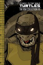 Cover van Teenage Mutant Ninja Turtles: The IDW Collection V9 met een close-up van een woedende schildpad met een zwart masker en gele bescherming.