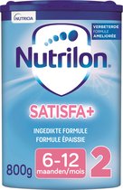 Boîte bleue Nutrilon Satifa+ avec texte blanc et rose. 800g, 6-12 mois, formule 2.