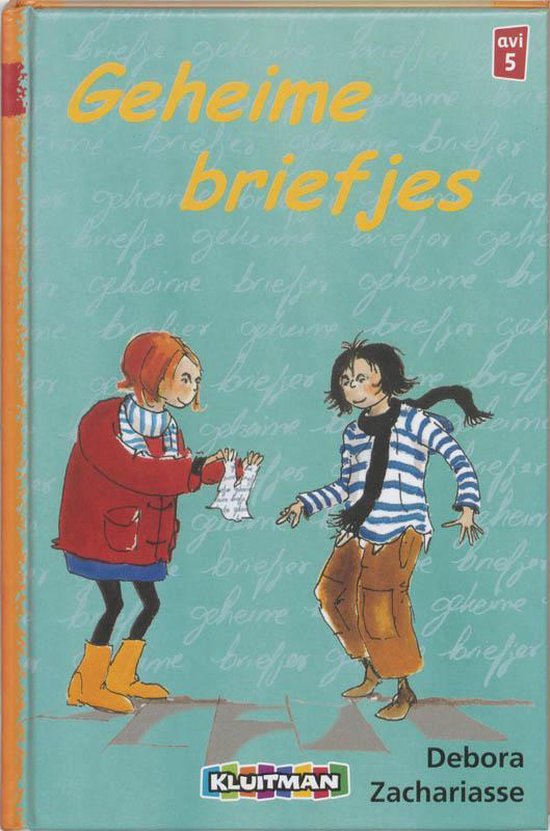 Boekomslag met de titel "Geheime briefjes". Twee meisjes, één met rode jas en gele laarzen, de ander met gestreepte sjaal, wisselen een briefje uit.