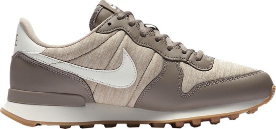 nike internationalist 42