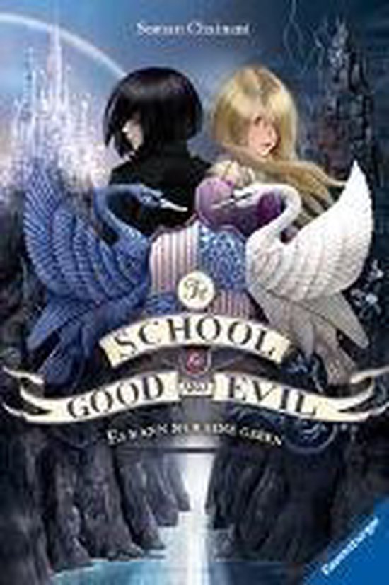 Boekomslag: The School for Good and Evil. Twee meisjes, één met zwart haar, de ander met blond haar, staan achter een wapenschild met zwanen.
