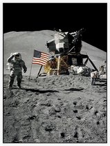 Astronaut salutes beside U.S. flag (maanlanding) - Foto op Akoestisch paneel - 150 x 200 cm