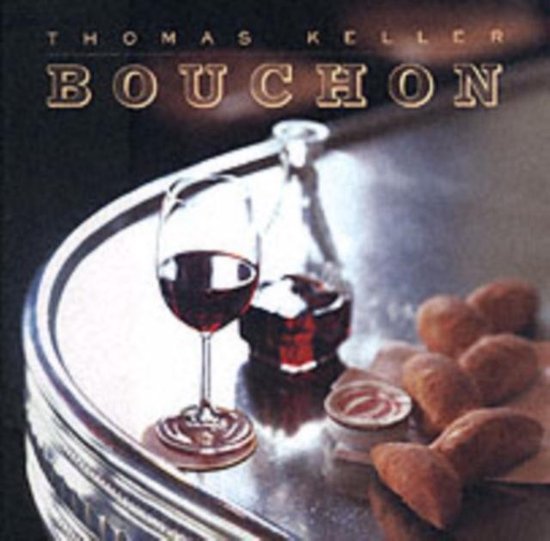 Boek 'Bouchon' van Thomas Keller met een glas rode wijn en hapjes.