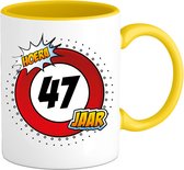 47 Jaar Verkeersbord Mok met tekst | Grappig Verjaardag Beker Cadeau | Bedrukte Koffie en Thee Mokken | Zwart | 330 ML