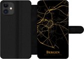 Bookcase Geschikt voor iPhone 12 Pro Max telefoonhoesje - Bergen - Kaart - Goud - Met vakjes - Wallet case met magneetsluiting