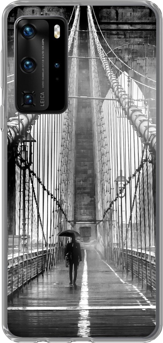 Telefoonhoesje Geschikt voor Huawei P40 Pro hoesje - Brooklyn brug tijdens de regen in zwart-wit - Siliconen Telefoonhoesje Telefoonhoesje