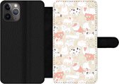 Bookcase Geschikt voor iPhone 11 Pro telefoonhoesje - Patronen - Hond - Hondenvoer - Jongens - Meisjes - Kinderen - Kind - Met vakjes - Wallet case met magneetsluiting