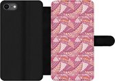 Bookcase Geschikt voor iPhone 7 telefoonhoesje - Meiden - Veren - Roze - Patronen - Girl - Kids - Kinderen - Met vakjes - Wallet case met magneetsluiting