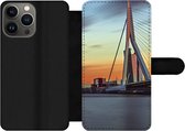 Bookcase Geschikt voor iPhone 13 Pro Max telefoonhoesje - Rotterdam - Erasmus - Zonsondergang - Met vakjes - Wallet case met magneetsluiting