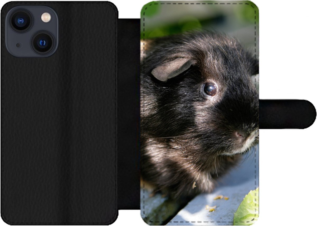 Telefoonhoesje Geschikt voor iPhone 13 Mini telefoonhoesje - Cavia's in de tuin - Met vakjes - Wallet case met magneetsluiting
