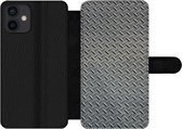 Bookcase Geschikt voor iPhone 12 Mini telefoonhoesje - Metaal print - Antistlip - Grijs - Met vakjes - Wallet case met magneetsluiting