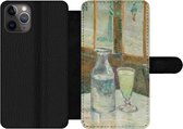 Bookcase Geschikt voor iPhone 11 Pro Max telefoonhoesje - Cafétafel met absint - Vincent van Gogh - Met vakjes - Wallet case met magneetsluiting