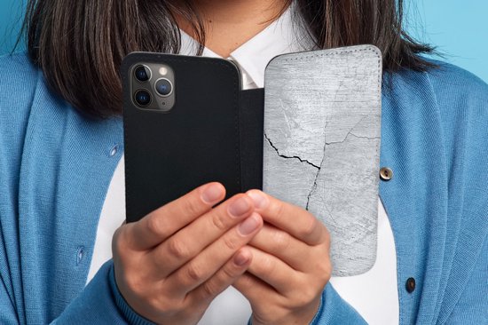 Bookcase pour iPhone 11 Pro Max Bookcase - Béton - Crack - Grijs - Avec compartiments - Étui portefeuille avec fermeture magnétique