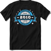 2010 Premium Quality | Feest Kado T-Shirt Heren - Dames | Blauw - Wit | Perfect Verjaardag Cadeau Shirt | Grappige Spreuken - Zinnen - Teksten | Maat M