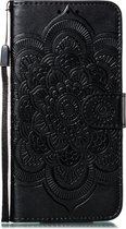 Mobigear Telefoonhoesje geschikt voor Apple iPhone 11 Hoesje | Mobigear Mandala Bookcase Portemonnee | Pasjeshouder voor 3 Pasjes | Telefoonhoesje voor Pinpas / OV Kaart / Rijbewijs - Zwart