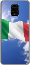 Geschikt voor Xiaomi Redmi Note 10 Lite hoesje - De vlag van Italië wappert in de lucht - Siliconen Telefoonhoesje