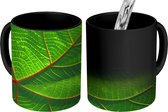 Magische Mok - Foto op Warmte Mok - Blad met rood gekleurde nerven - 350 ML - Uitdeelcadeautjes