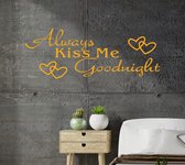 Stickerheld - Muursticker Always kiss me goodnight - Slaapkamer - Liefde - decoratie - Engelse Teksten - Mat Middenoranje - 41.3x110.6cm