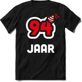 94 Jaar Feest kado T-Shirt Heren / Dames - Perfect Verjaardag Cadeau Shirt - Wit / Rood - Maat 9XL