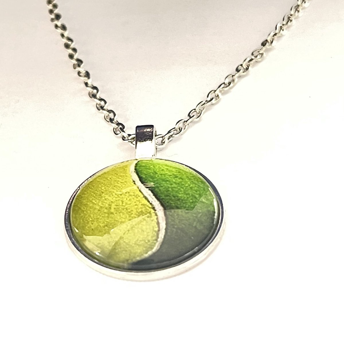 GoedeDoelen.Shop | Ketting Tennisbal | Tennis Ketting | Sport Sieraad | Tennisbal | Sport Ketting | Tennis | Wellness-House
