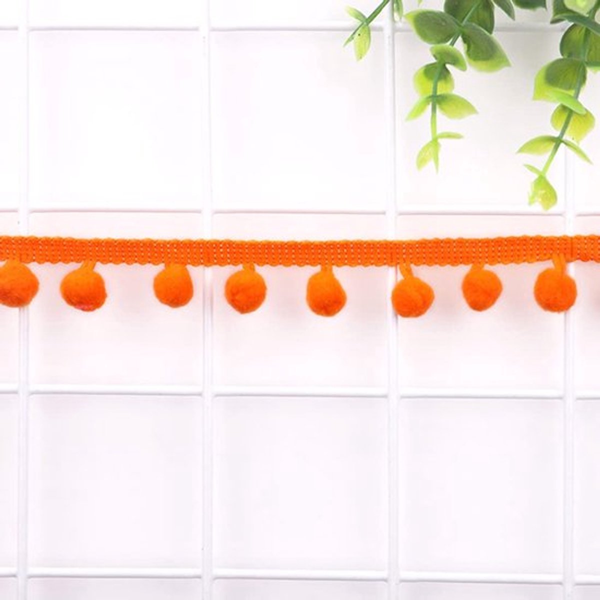 Pomponsrand - Decoratieband - Sierband - Naai-accessoires - 5 yard - Materiaal: nylon - Totale breedte 2 cm