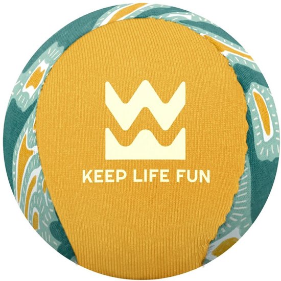 Gele Waboba bal met groen en geel patroon, met logo en tekst 'KEEP LIFE FUN'.