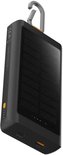 Zwarte Xtorm powerbank van 10.000 mAh met een zonnepaneel aan de voorkant, karabijnhaak en LED indicatoren.