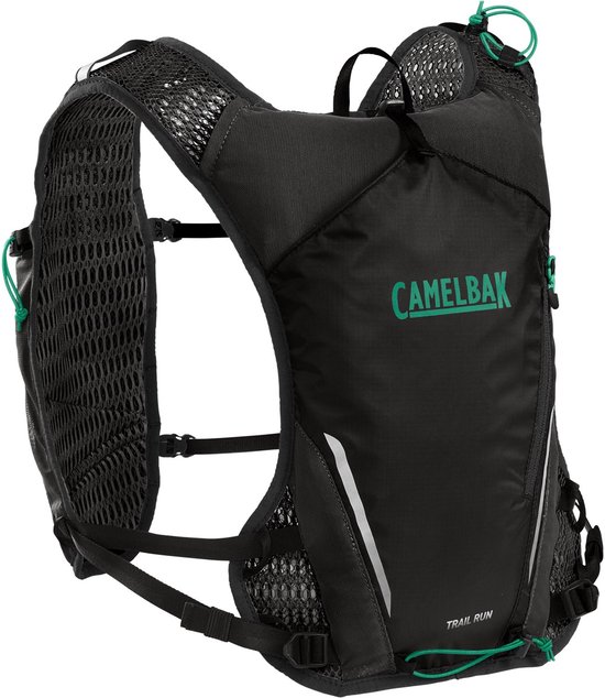 Zwart CamelBak Trail Run vest met mesh schouders, reflecterende strepen en groene details. Capaciteit 5L.