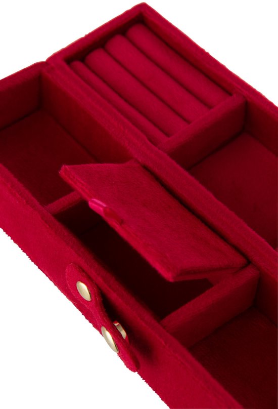 Rood juwelendoosje van fluweel met verschillende vakjes en een uitneembaar compartiment.