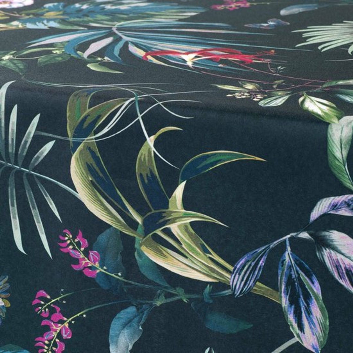 Tafelkleed - Elegant - Smaragdgroen - 150 x 240 cm - Perfect voor Eettafel - Stijlvol en Functioneel