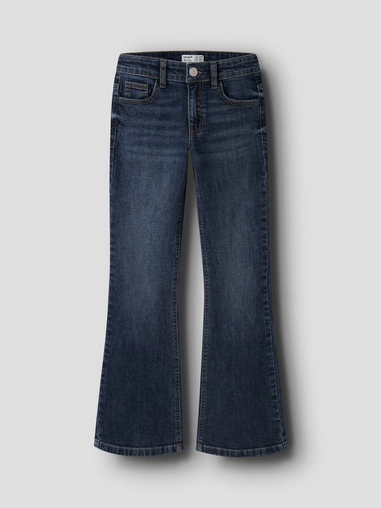 Donkerblauwe bootcut spijkerbroek met lage taille en merklabel.