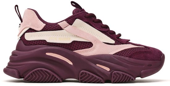 Volledige zijaanzicht van bordeauxrode en roze Steve Madden sneakers met dikke zool.