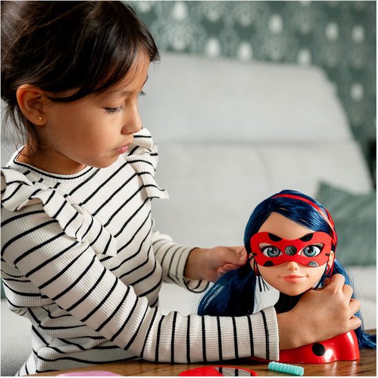 Bandai - Miraculous Ladybug - Miraculous Deluxe Styling Head 21cm - Ladybug Styling Head + 30 accessoires, clips, linten, sieraden - Miraculous Officieel gelicenseerd - Kinderspeelgoed 4 jaar en + - P50247 — afbeelding 5