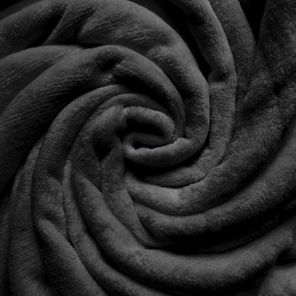 Omgoods - Flanellen Deken 140 x 200 cm - Luxe en Comfortabel in Zwart