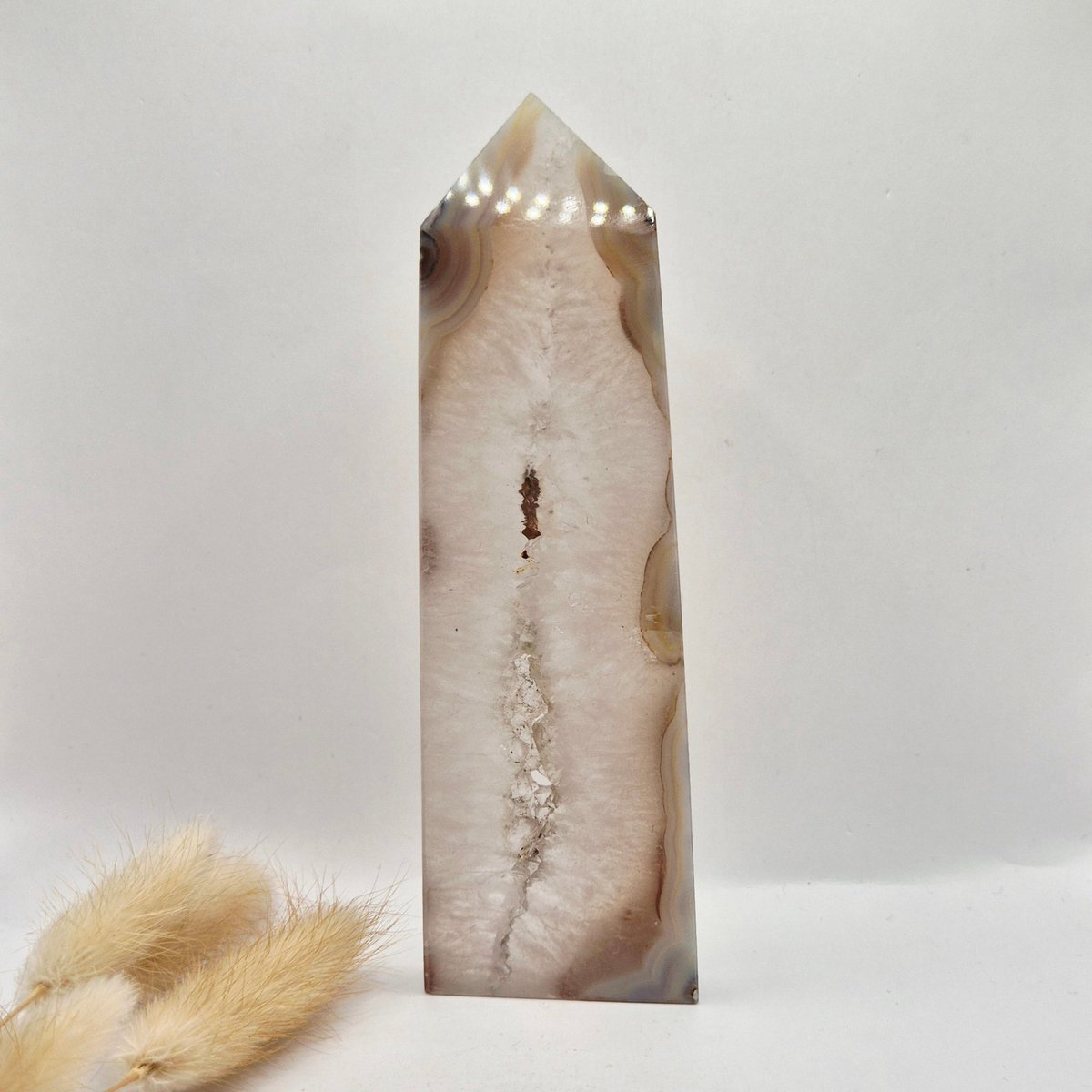Grijze Agaat Toren met Druzy Opening 232g – Gepolijste Edelsteen Obelisk | Rust & Balans