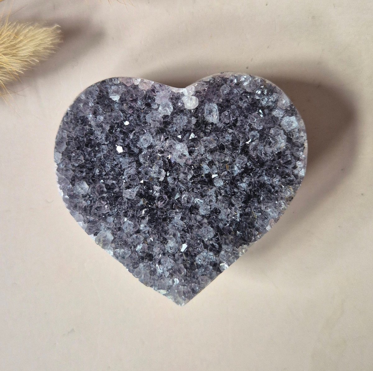 Amethist Druzy Hart 126g – Natuurlijk Edelsteen Hart met Sprankelende Kristallen